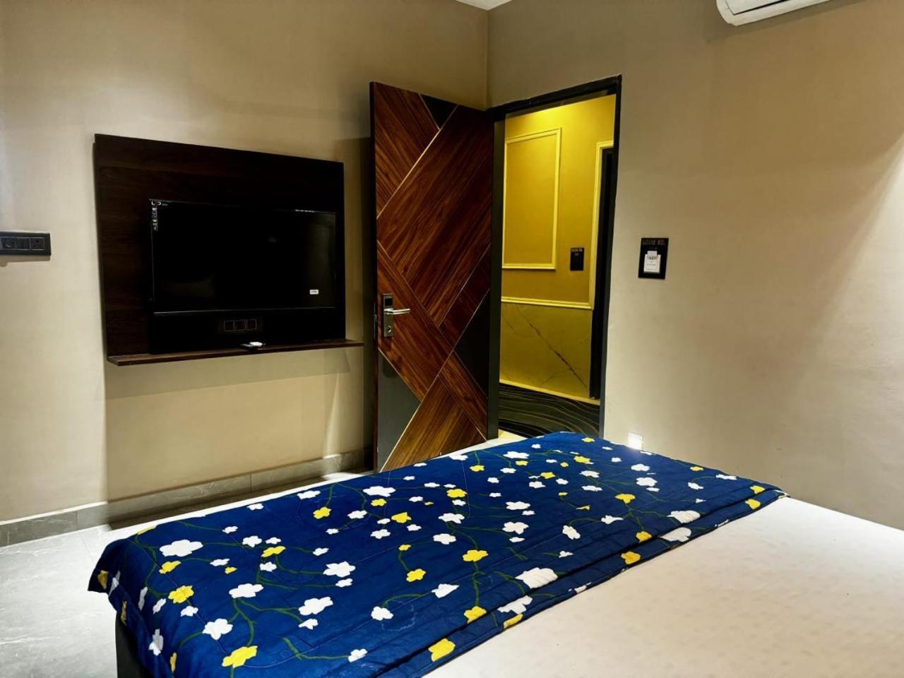 The Pearl Hotel Sirsa Exterior foto