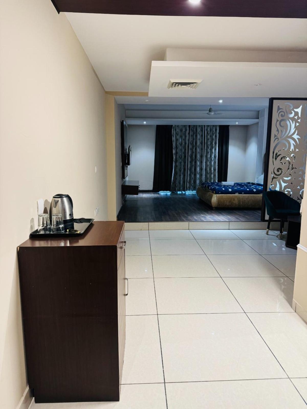 The Pearl Hotel Sirsa Exterior foto